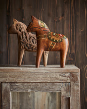 Charger l'image dans la galerie, Cheval décoratif en bois peint