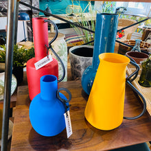 Charger l'image dans la galerie, Vase rouge style graphique