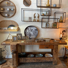 Charger l'image dans la galerie, Ancien établi de métier en bois brut