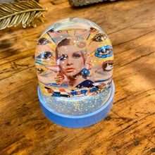 Charger l'image dans la galerie, Boule à Neige Twiggy - Fabriquée en France
