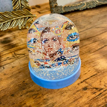 Charger l'image dans la galerie, Boule à Neige Twiggy - Fabriquée en France