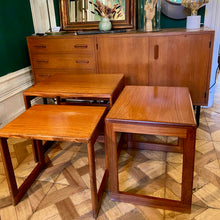 Charger l'image dans la galerie, Ensemble de Tables Gigognes Vintage en Teck