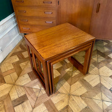 Charger l'image dans la galerie, Ensemble de Tables Gigognes Vintage en Teck