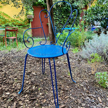Charger l'image dans la galerie, Ensemble table ronde et chaises de jardin vintage en métal