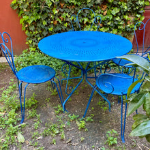 Charger l'image dans la galerie, Ensemble table ronde et chaises de jardin vintage en métal