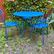 Charger l'image dans la galerie, Ensemble table ronde et chaises de jardin vintage en métal