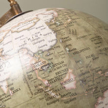 Charger l'image dans la galerie, Mappemonde vert et blanc