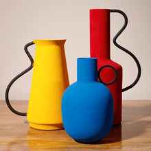 Charger l'image dans la galerie, Vase rouge style graphique