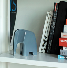 Charger l'image dans la galerie, Eléphant en porcelaine