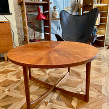 Charger l'image dans la galerie, Table basse ronde en bois
