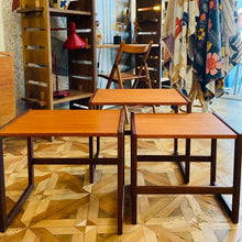 Charger l'image dans la galerie, Tables gigognes en teck
