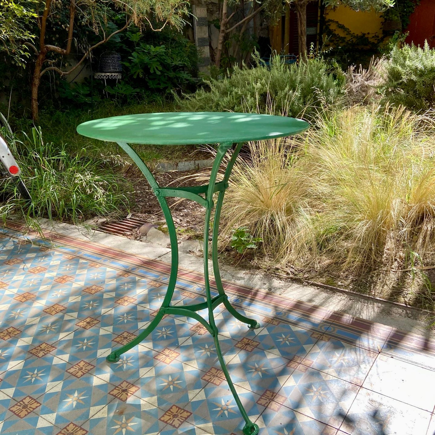 Guéridon de jardin vintage en métal