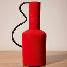 Charger l&#39;image dans la galerie, Vase rouge style graphique
