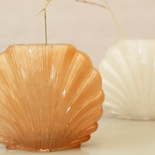 Charger l'image dans la galerie, VASE EN VERRE COQUILLAGE
