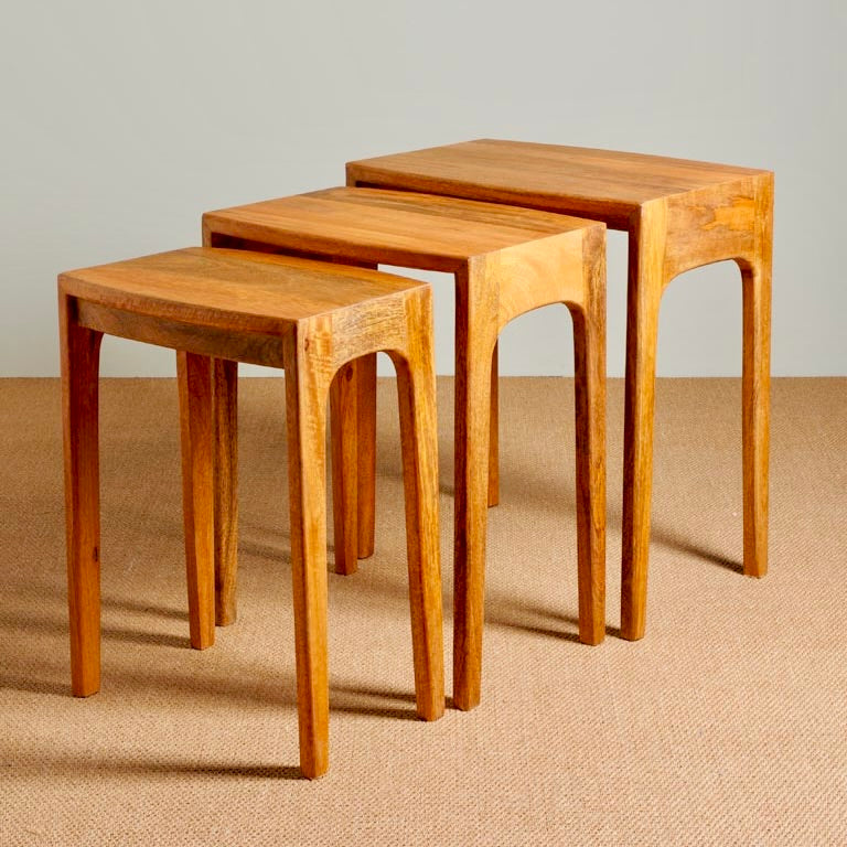 Tables d’appoint gigognes en acacia